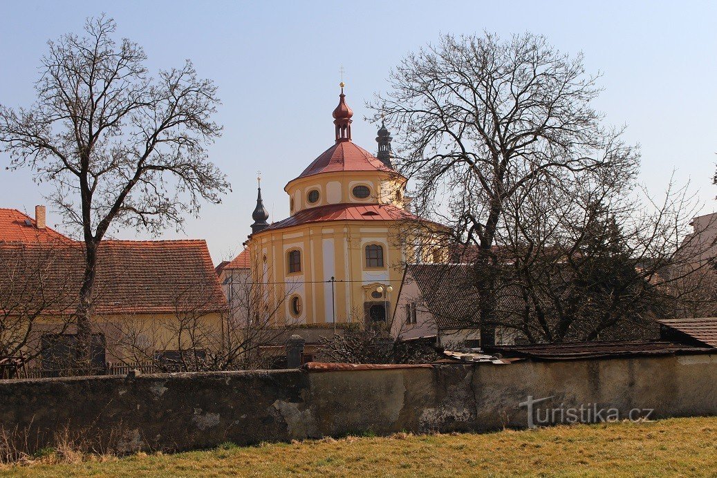 Dobřany、聖教会の眺めラドブーザからようこそ