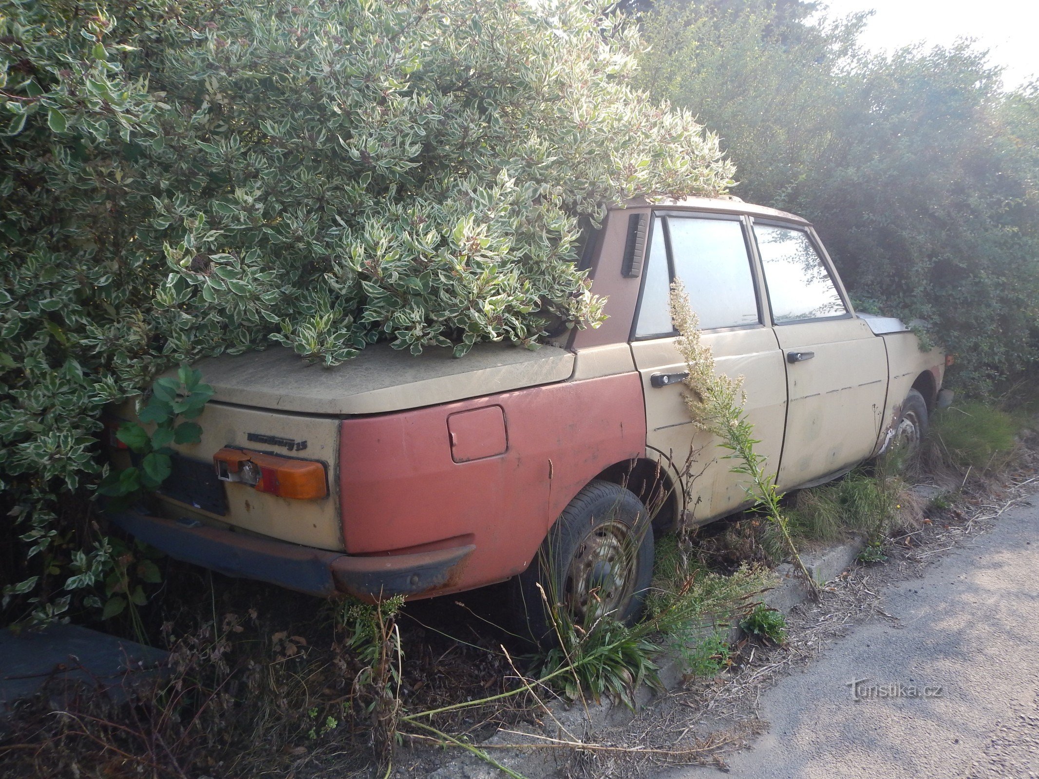 Un tesoro ben nascosto della RDT nel villaggio di Holín.