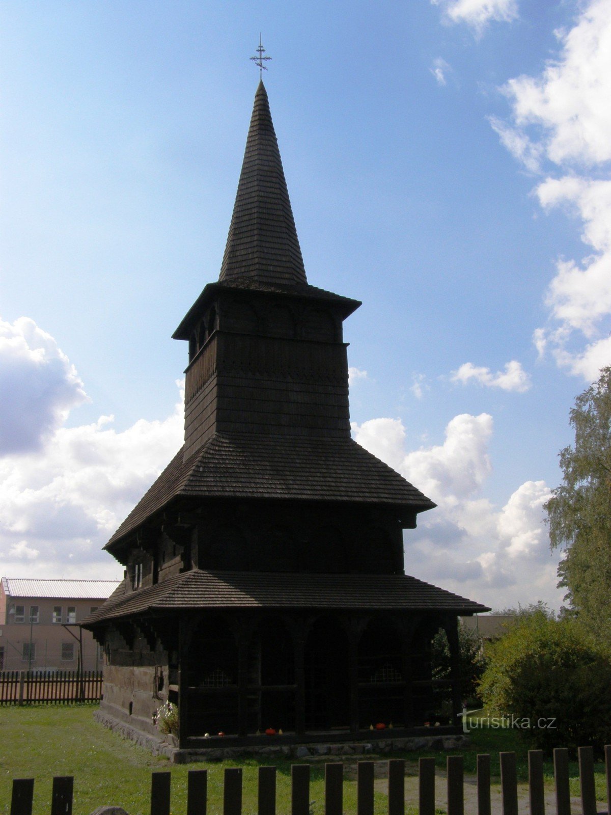 Dobříkov - igreja de madeira de Todos os Santos