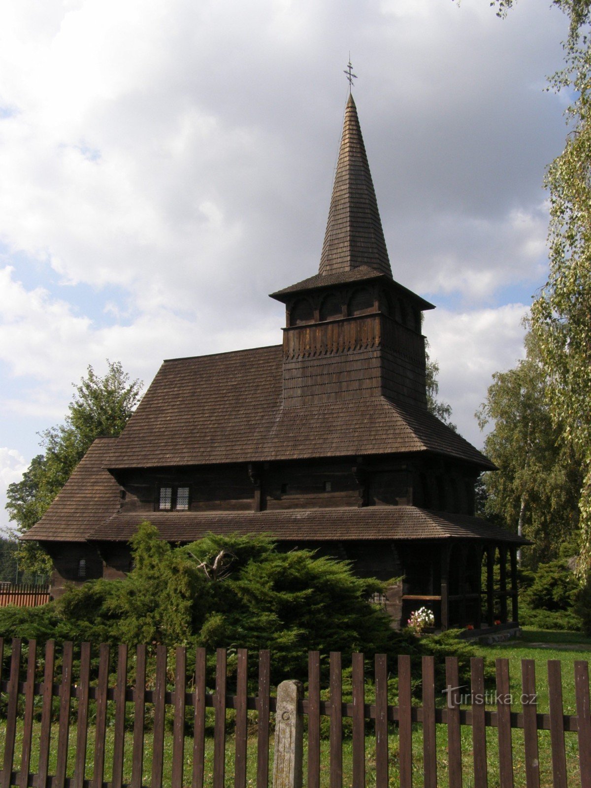 Dobříkov - dřevěný kostel Všech Svatých