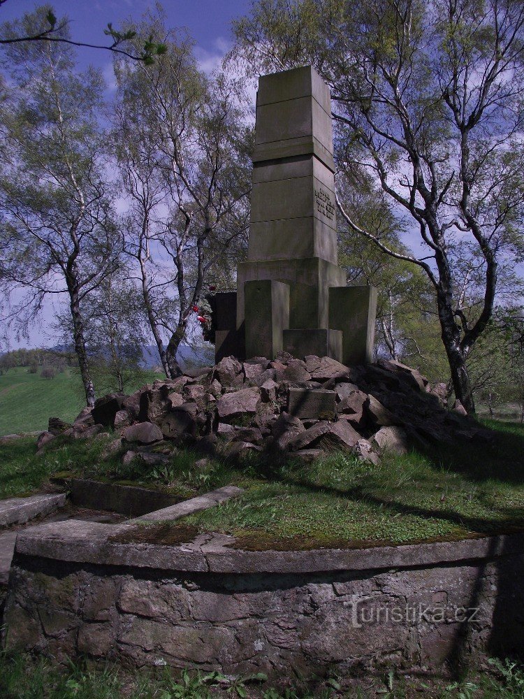 Dobrošov – Monumento alle vittime della prima e della seconda guerra mondiale. guerra mondiale