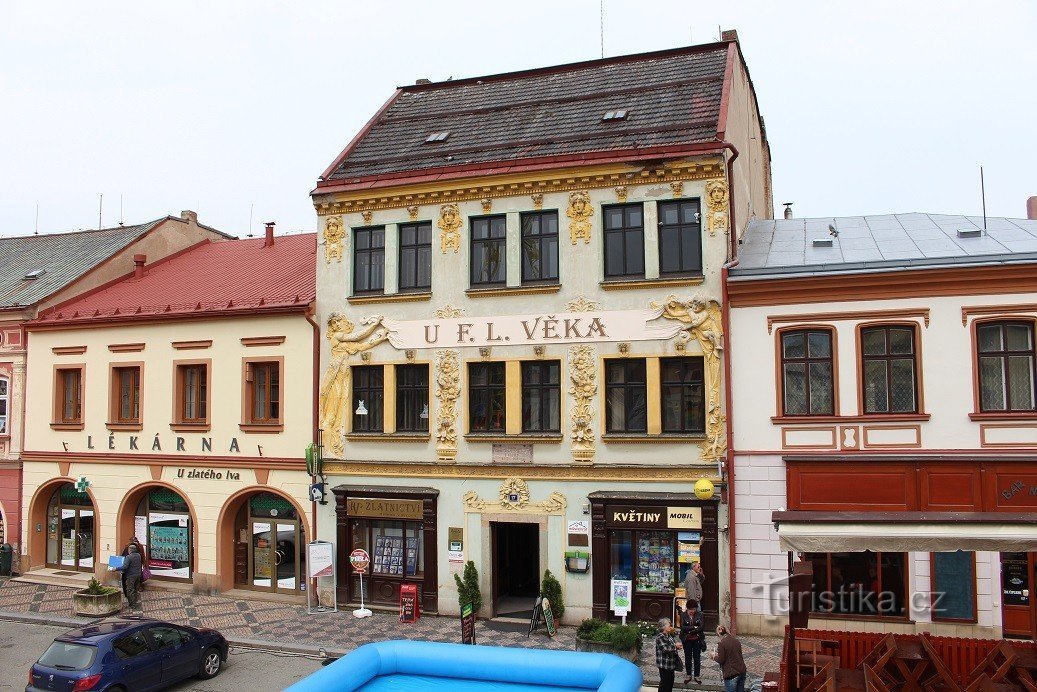 Dobruska, place