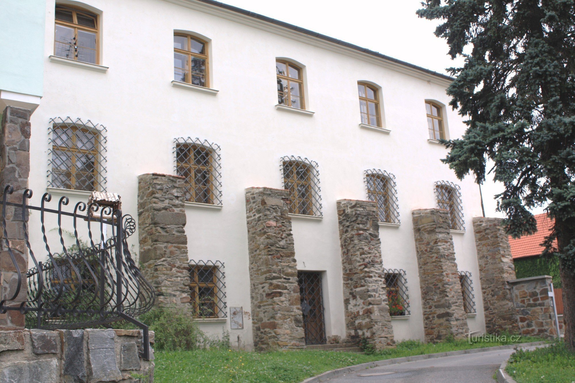 The preserved Renaissance part of the building