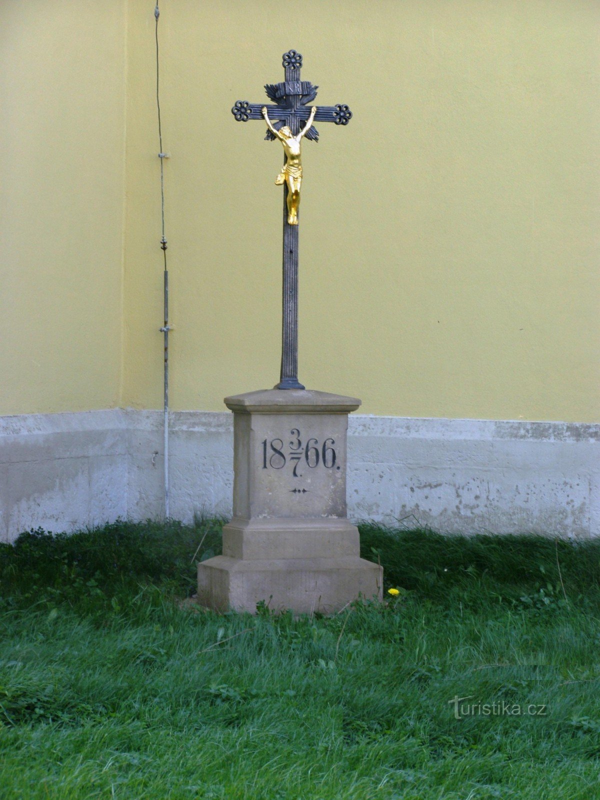 Dohalichky - tượng đài trận chiến năm 1866 gần nhà thờ