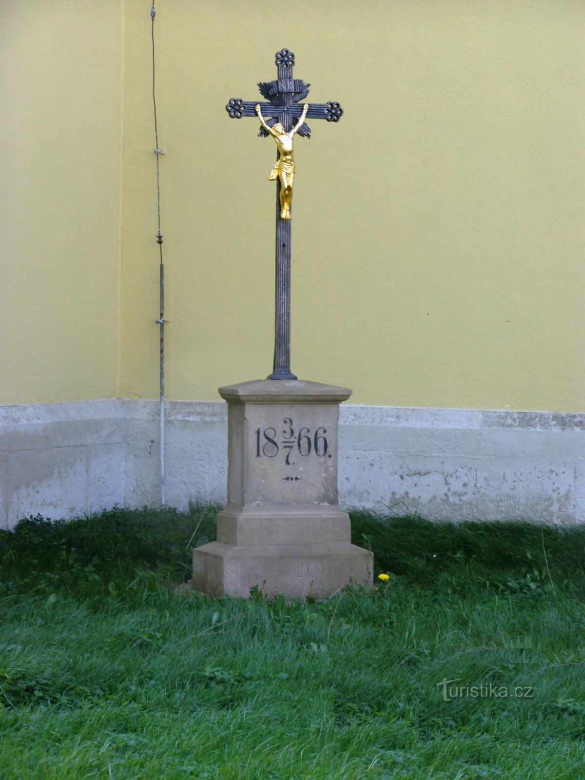 Dohalichky - monumenti alla battaglia del 1866 vicino alla chiesa