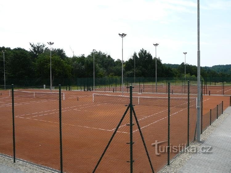 Dolany - DORF: 032_Tennisplätze.