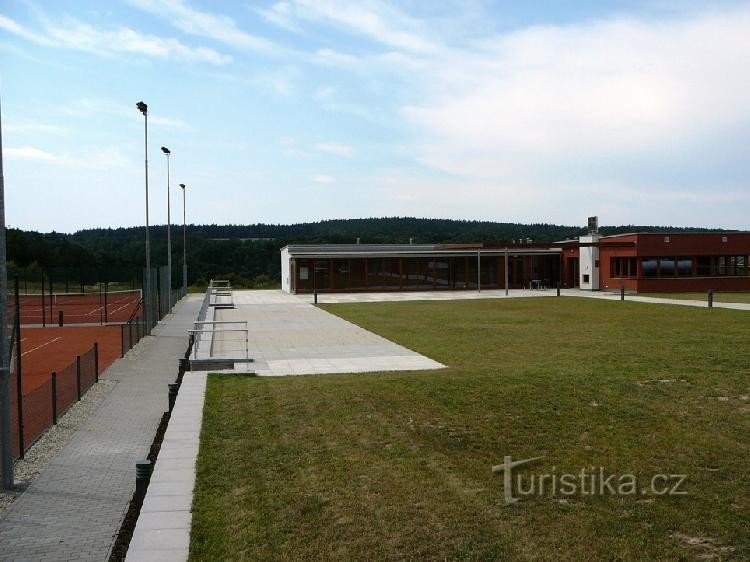 Dolany - VÉSKA: 033_U tenisových dvorců SK Véska.