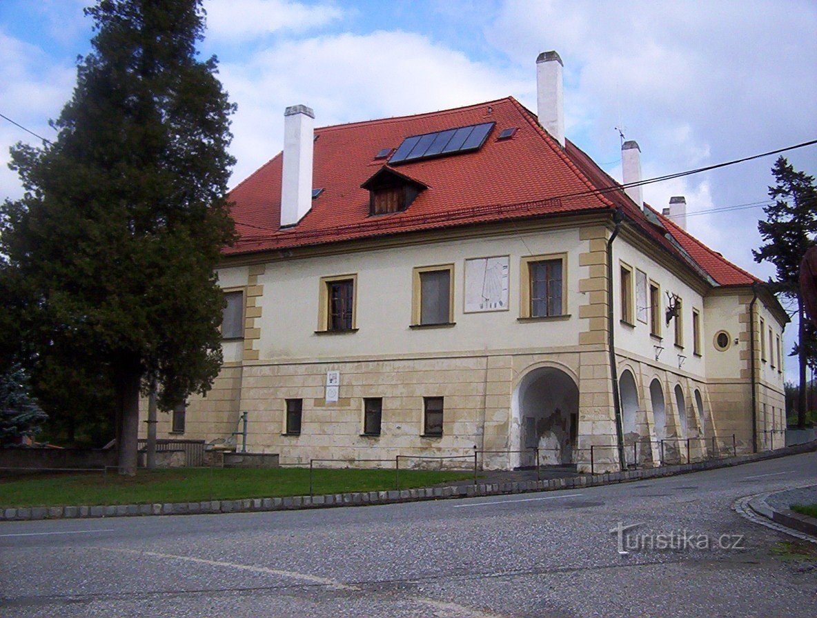 Dolany-zamek (OÚ) z gorzelni-fot. Ulrych Mir.