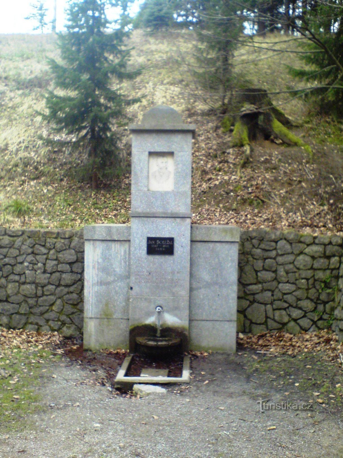 Doležel's well