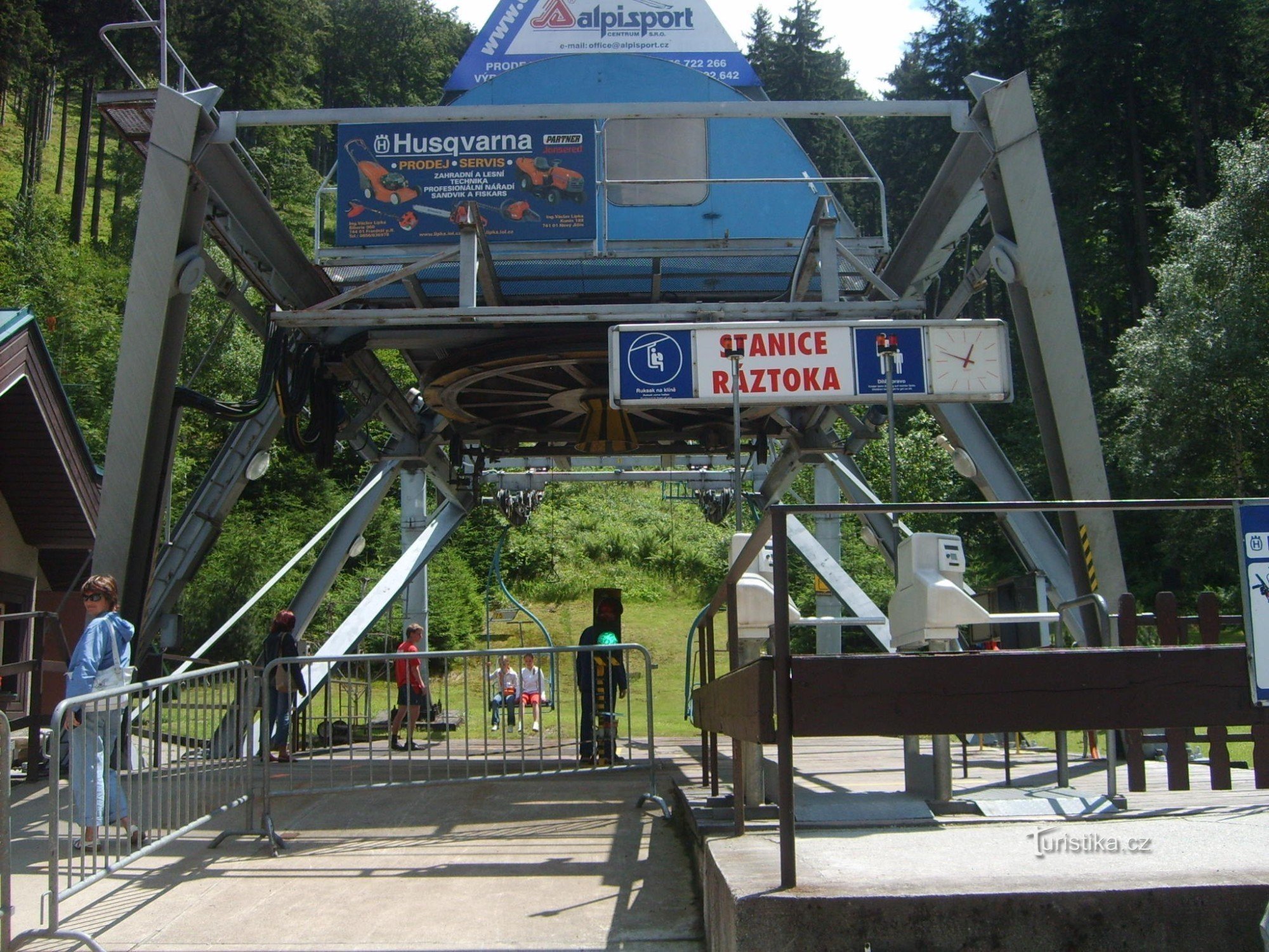 lower cable car station