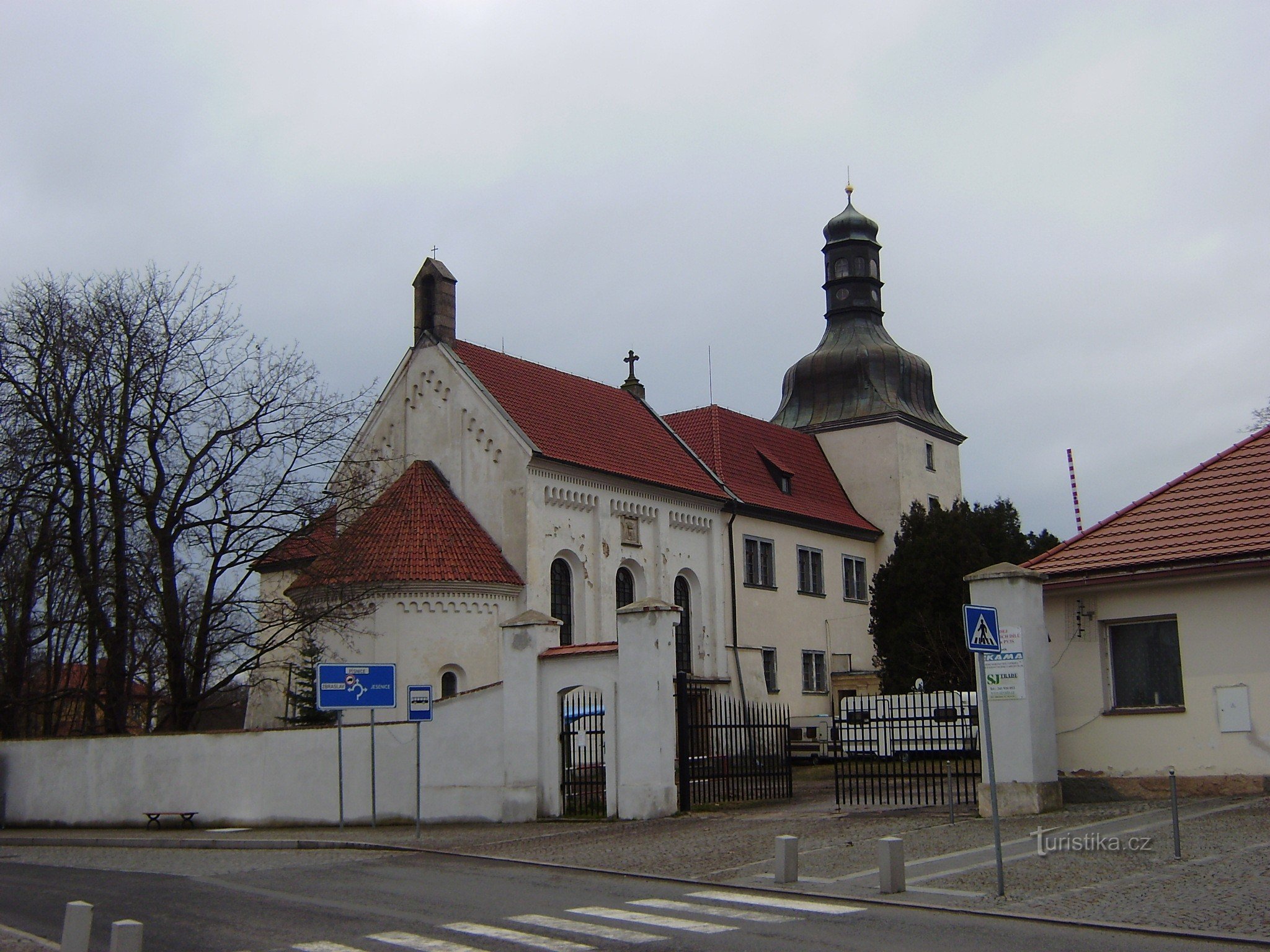 Dolní Břežany - zamek