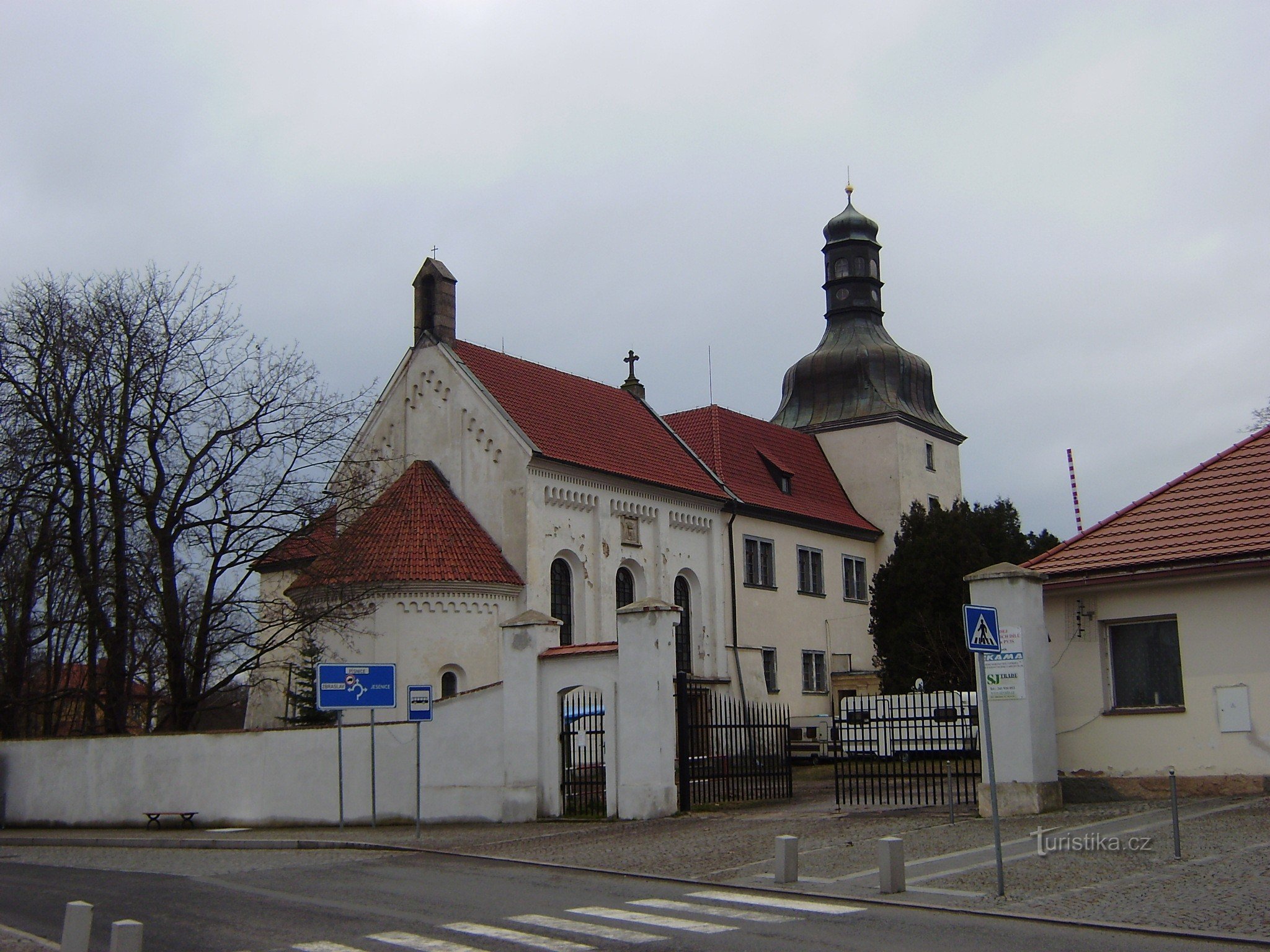 Dolní Brežany - château