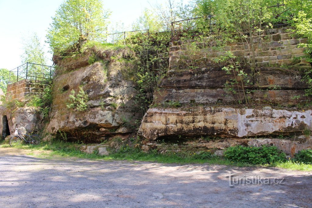 Dolní Chřibská, pogled na skalo s severa