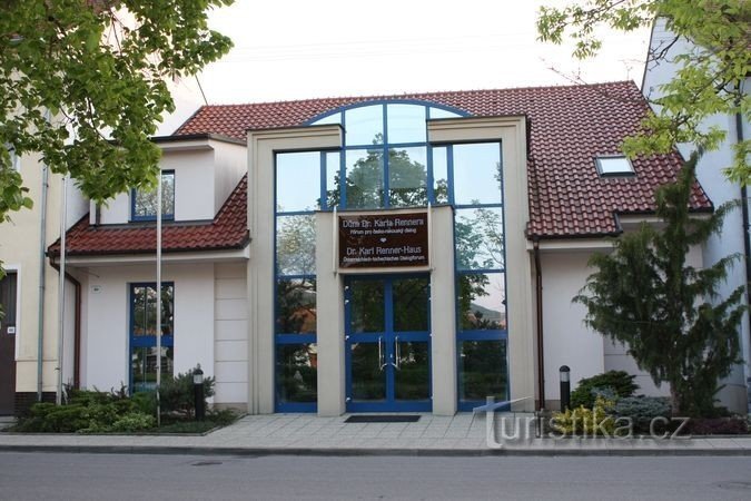 Dolní Dunajovice - будинок Карела Реннера