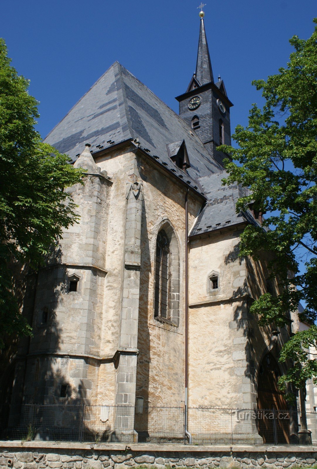 Dolní Dvořiště – Pyhän pyhän kirkko. Lilja