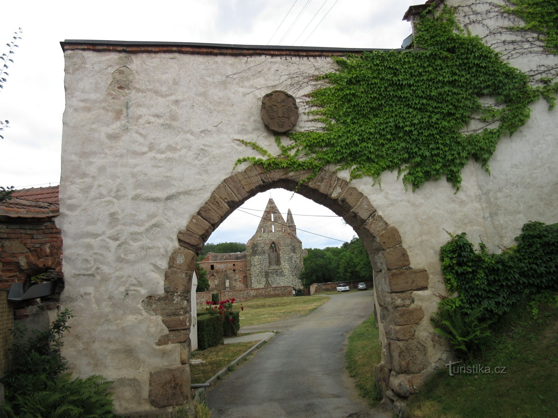 Dolní Kounice – historia, ruiny klasztoru, zamek, zabytki żydowskie