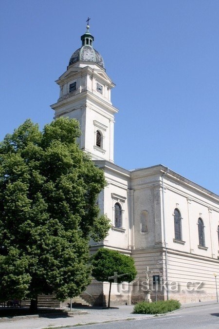 Dolní Kounice - igreja de St. Pedro e Paulo