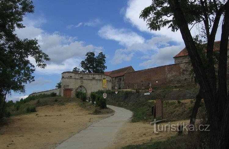 Dolní Kounice: Wejście do zamku