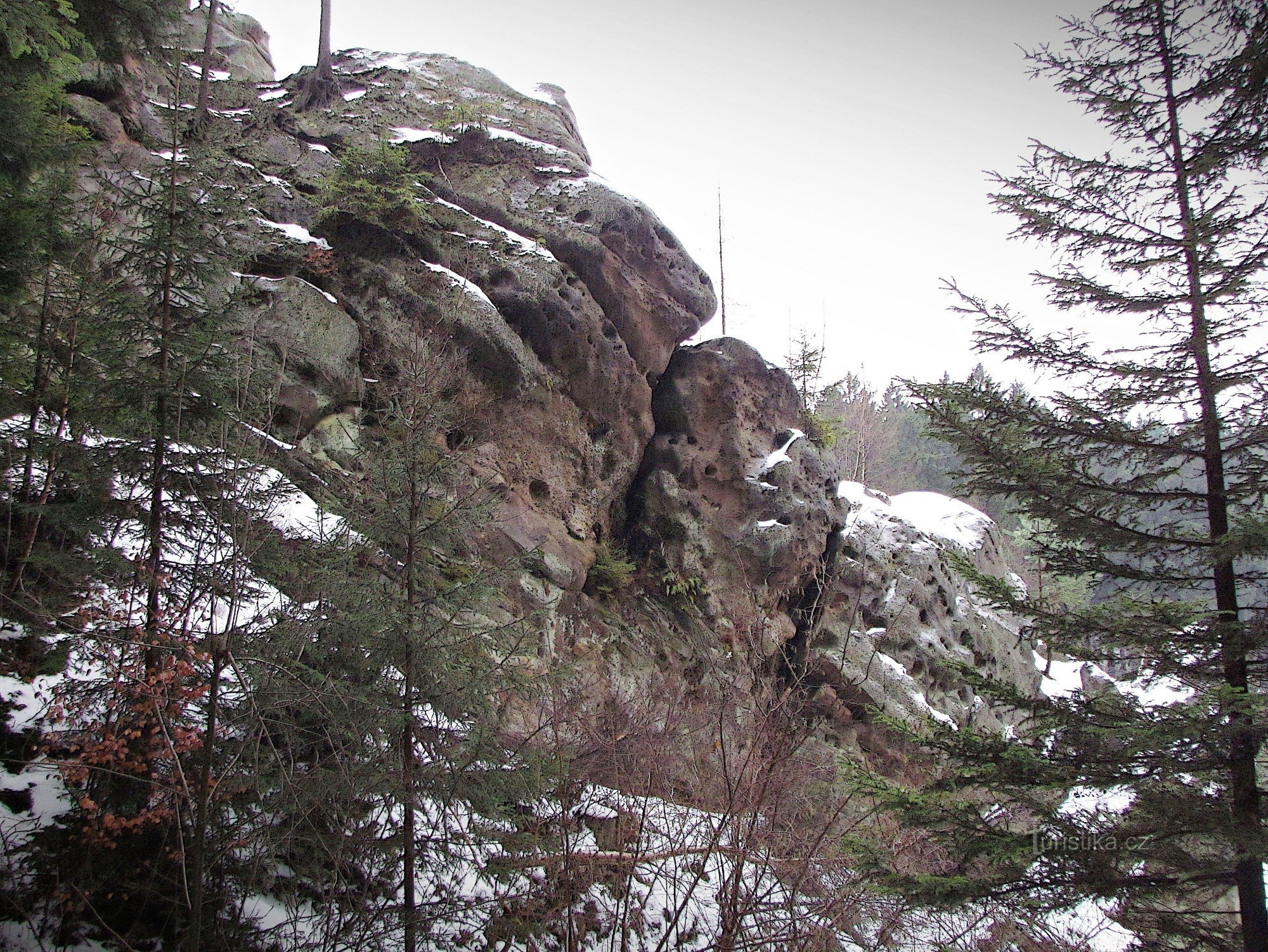 低い Lačnovské (Trčkovy) 岩