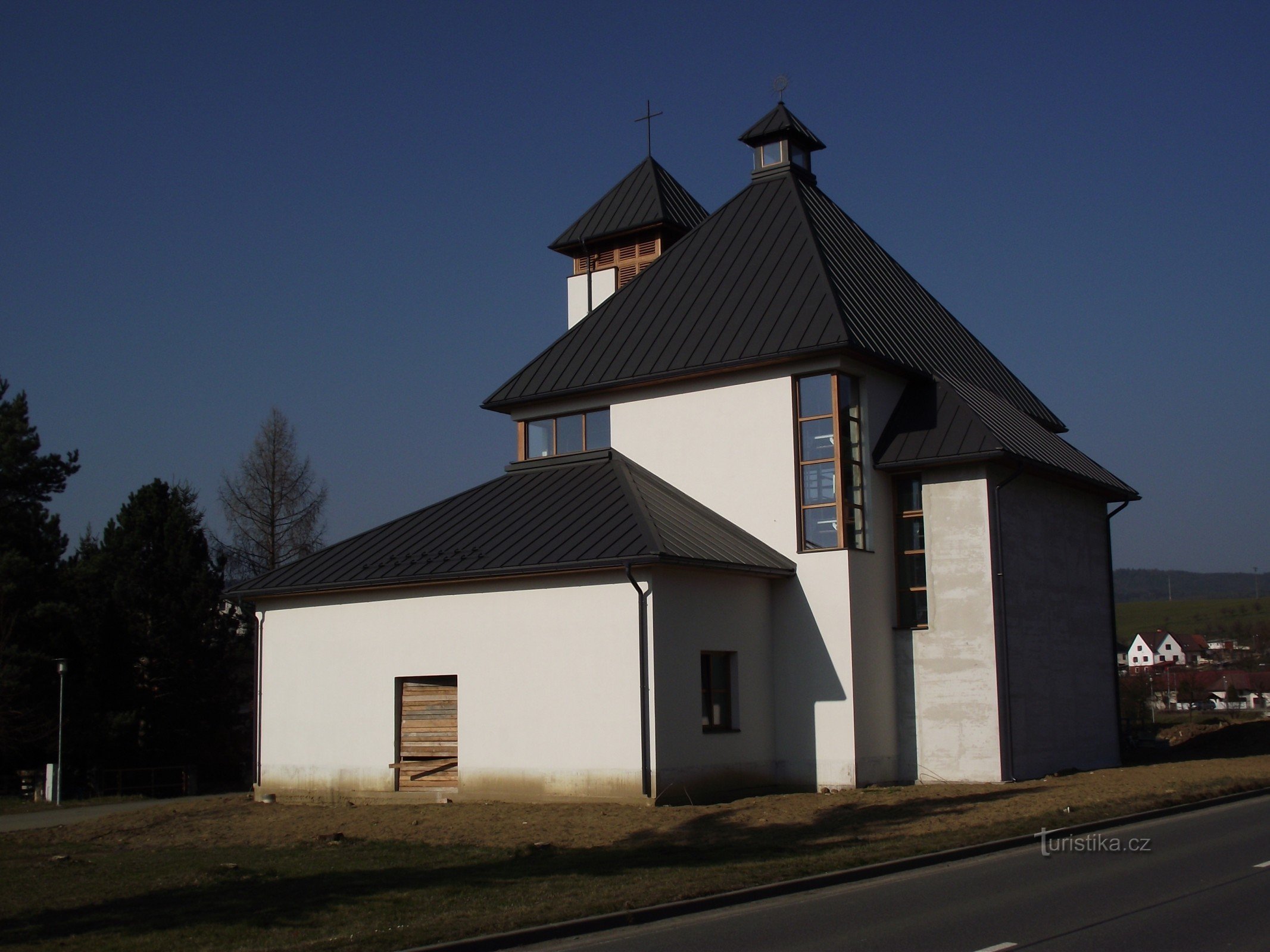 Dolní Lhota cerca de Luhačovice - la iglesia de Nuestra Señora del Carmen