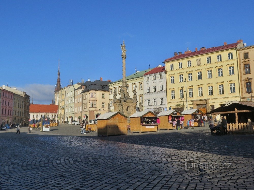 Zalany słońcem dolny plac