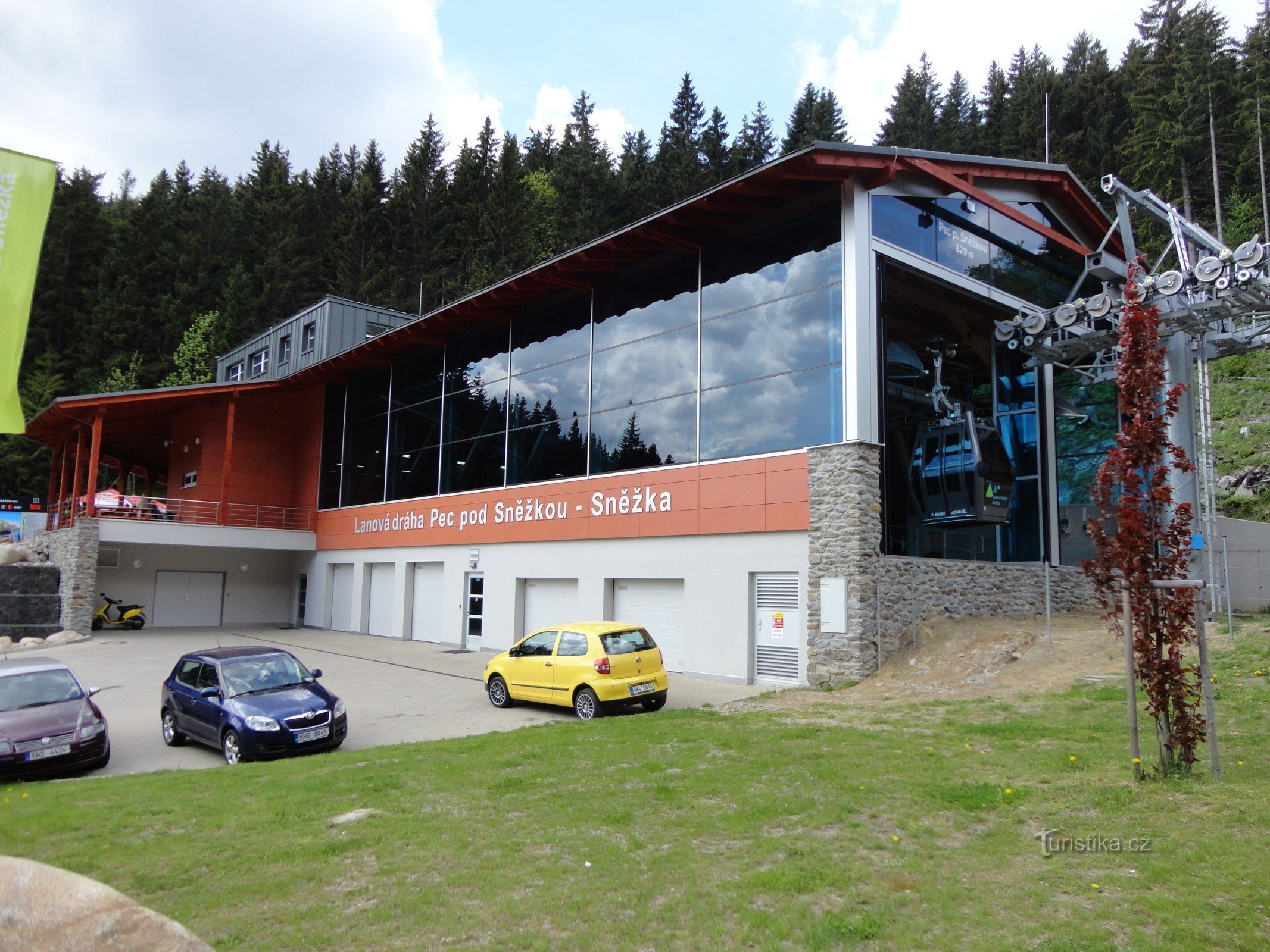 Pec pod Sněžkou nedre station