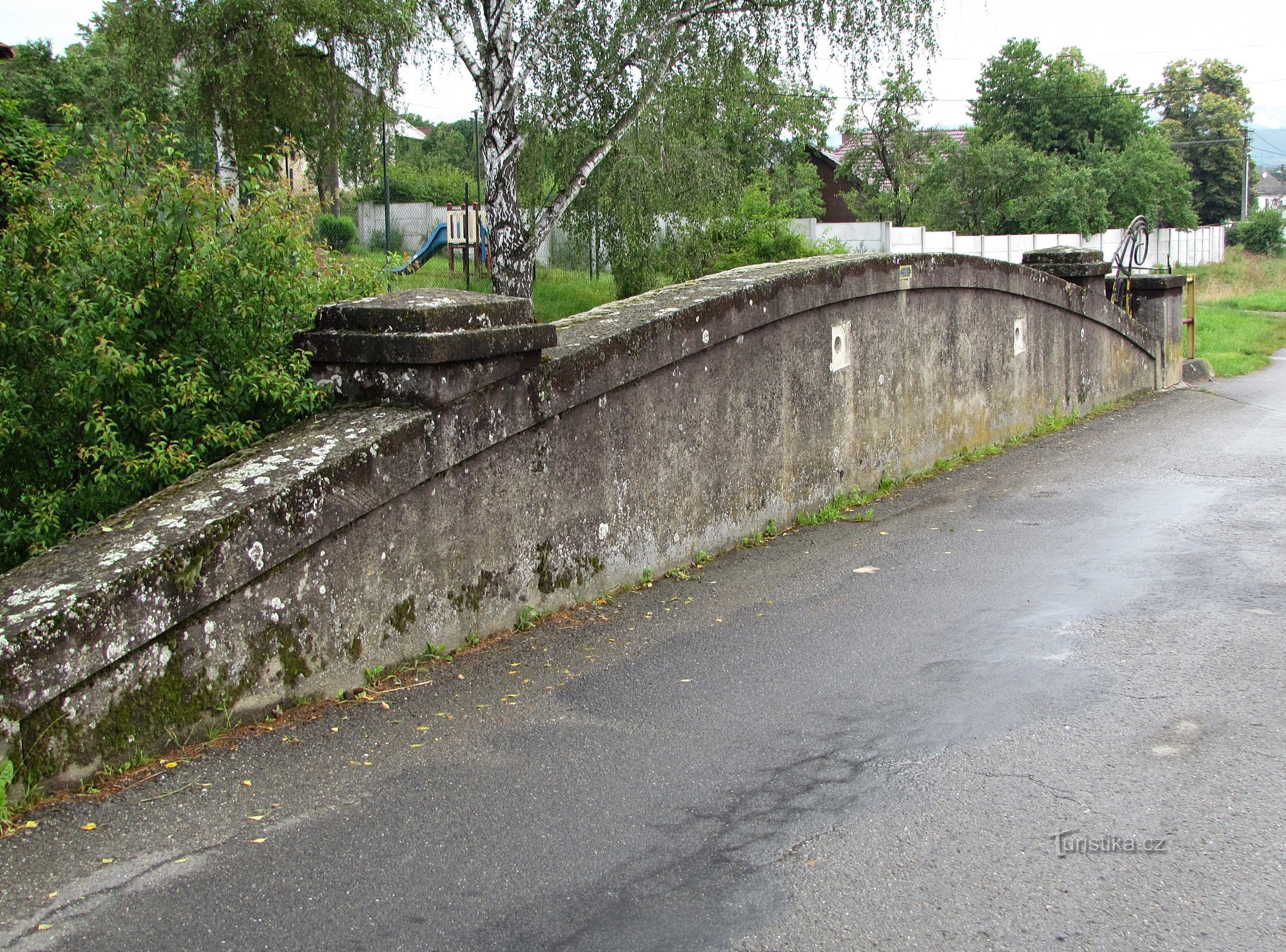 Dolní Ves - παλιά πέτρινη γέφυρα