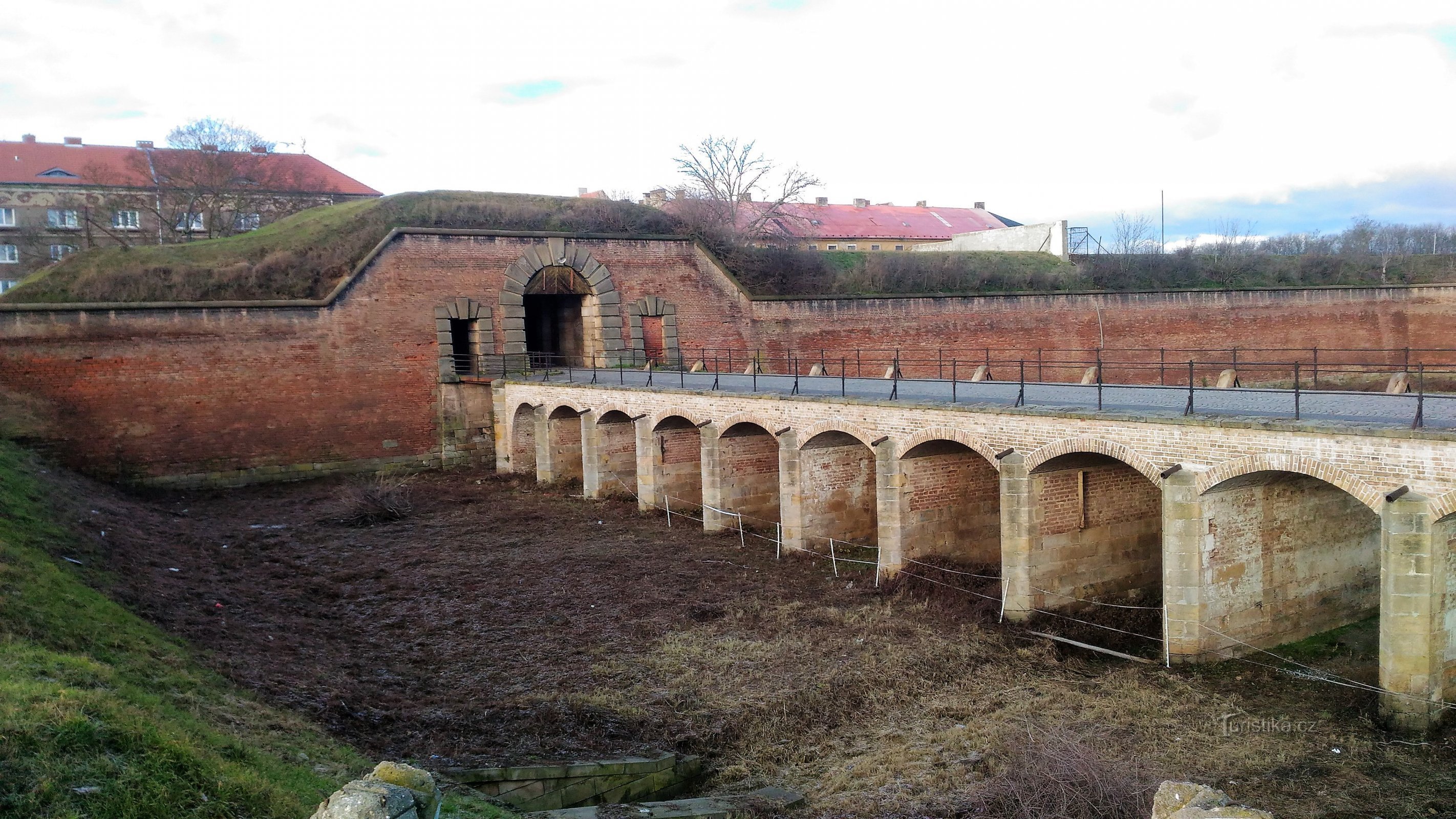 Porte d'eau inférieure