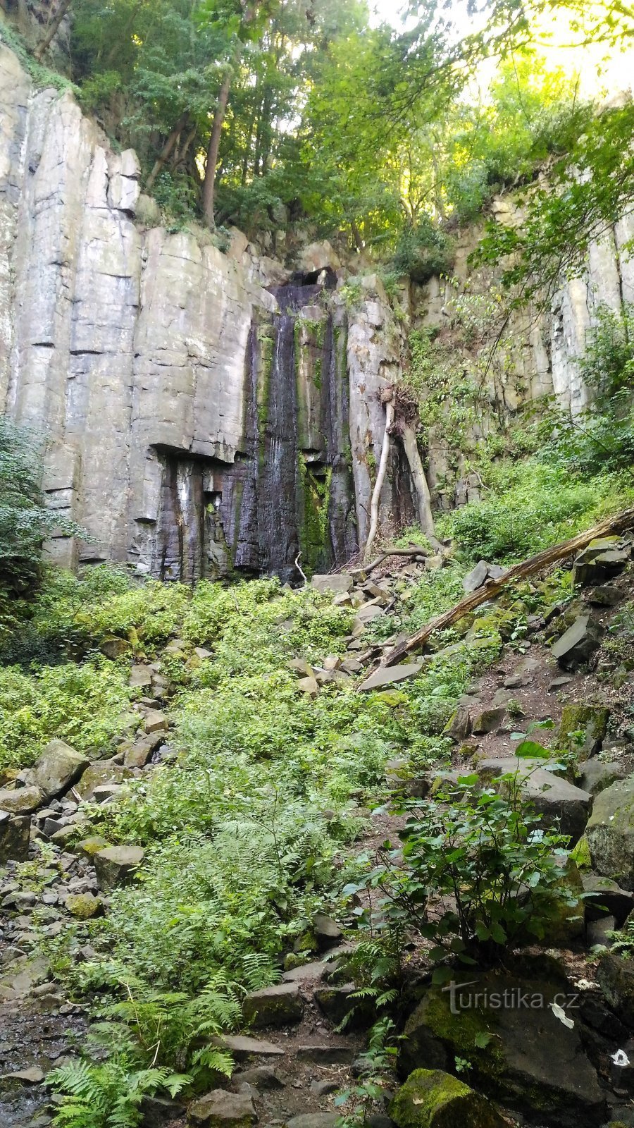 chute d'eau inférieure