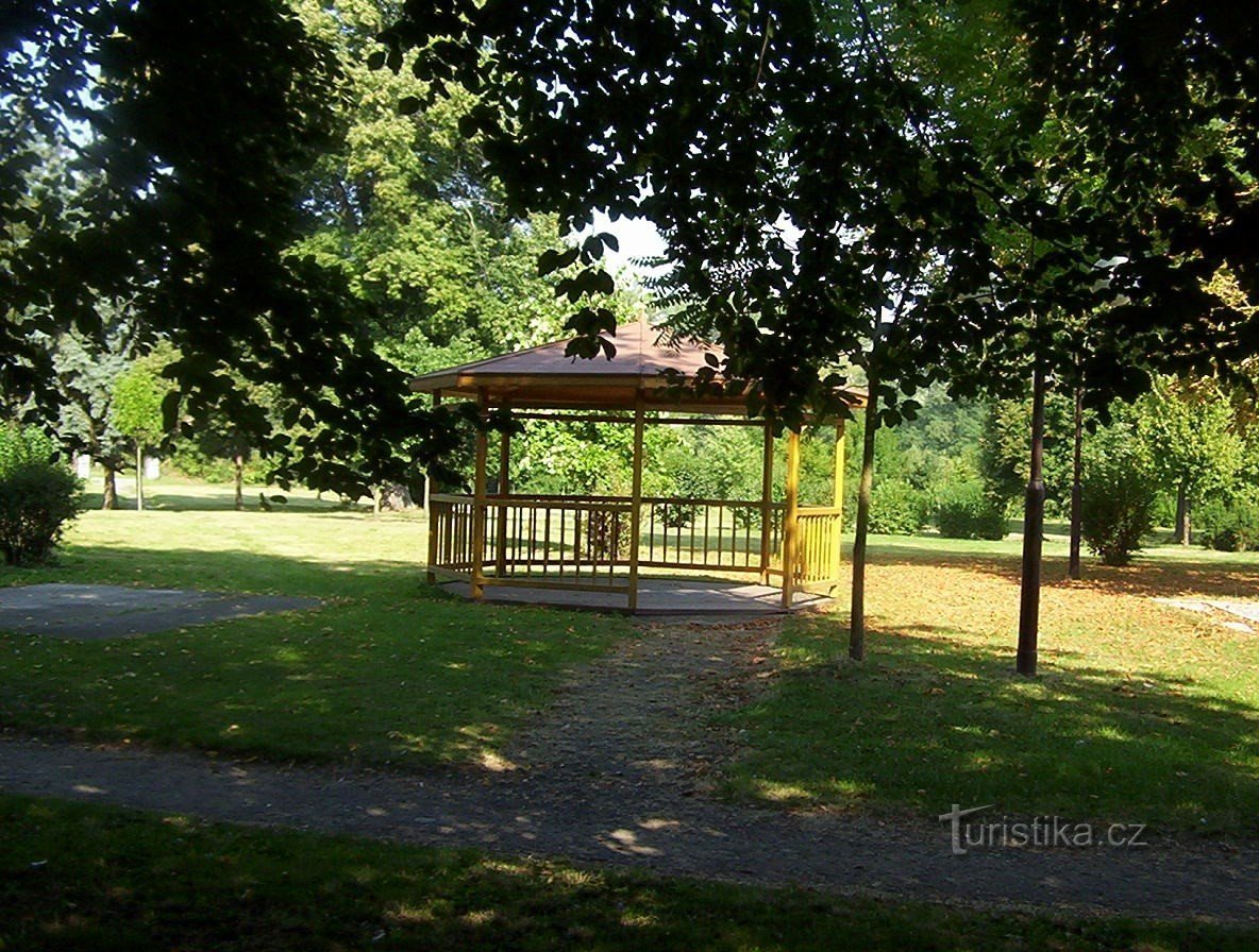 Doloplazy-castle park-Foto: Ulrych Mir.