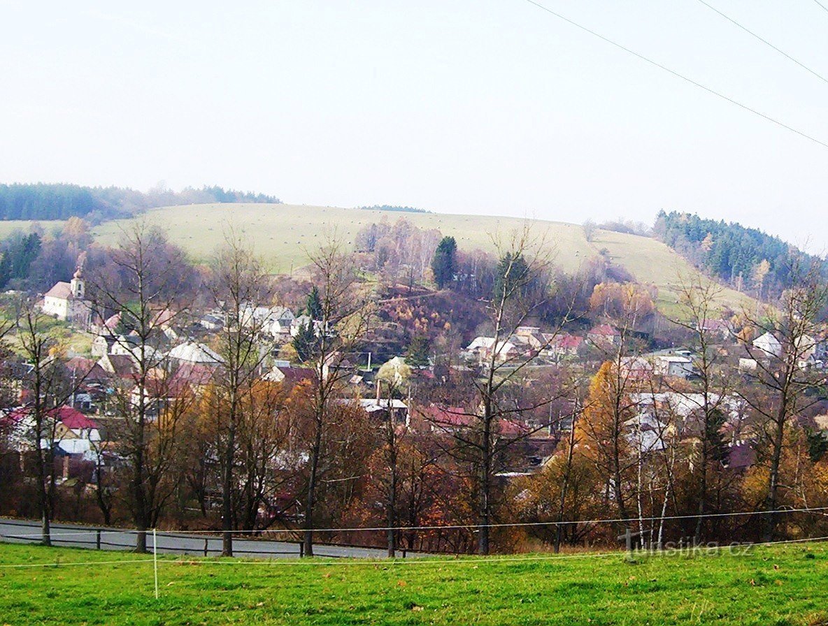 Домашов над Бистрицями-центр села-Фото: Ulrych Mir.