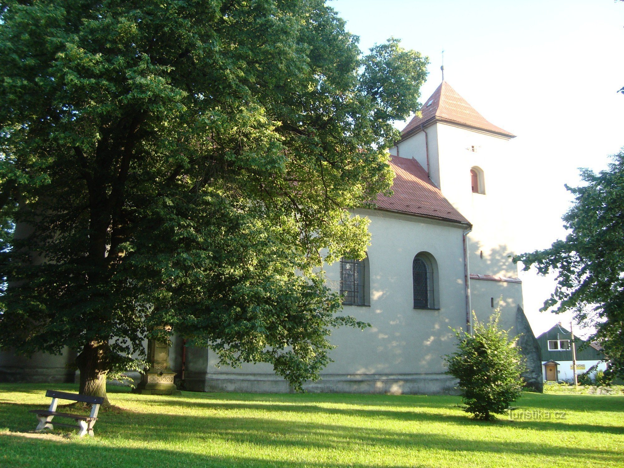 Šternberka 附近的 Domašov - 圣马丁教堂 - 照片：Ulrych Mir。