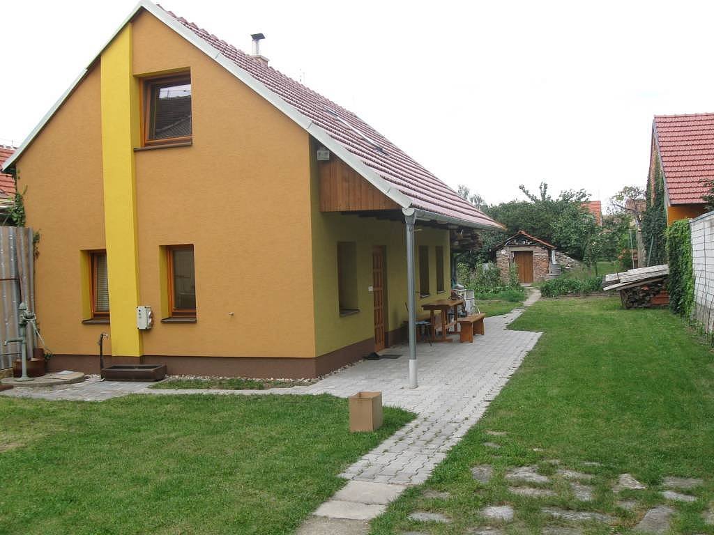 EEN HUIS met een wijnkelder in Podluží