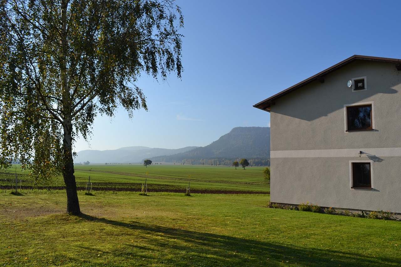 Ein Haus mit Blick auf die Broumovské-Mauer