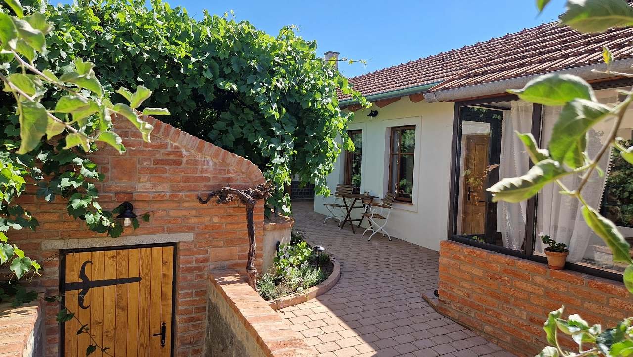 U KOHOUTA house with wine cellar