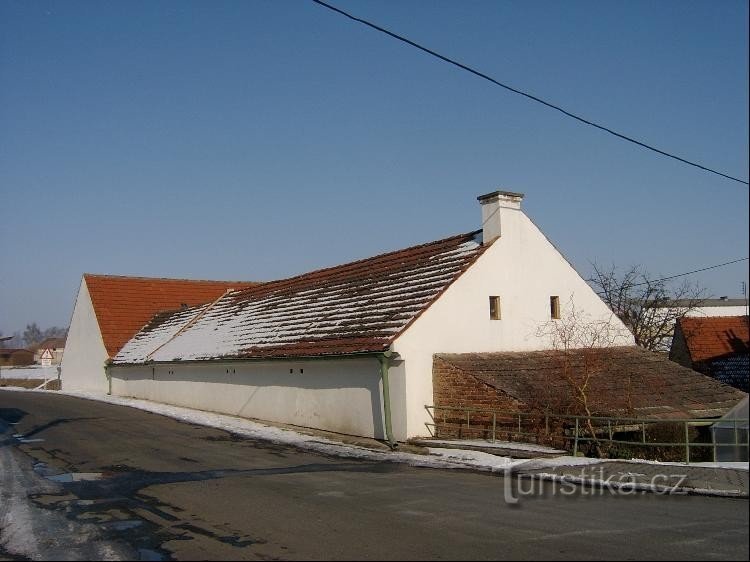 Ein Haus im Dorf Hadačka