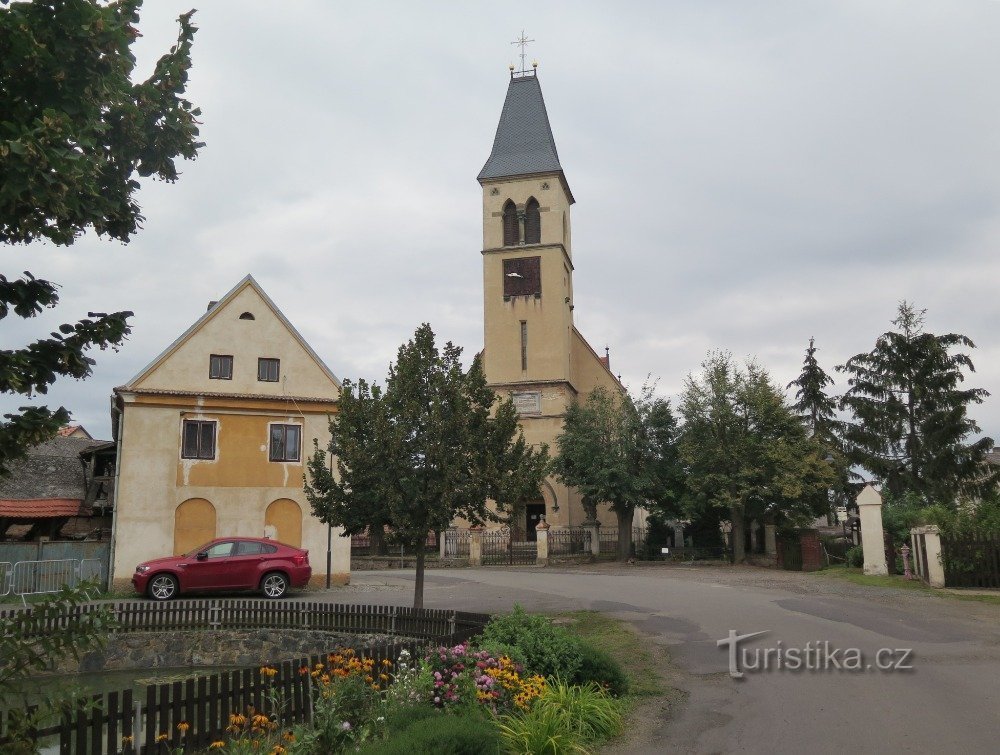 dominanta severní strany návsi