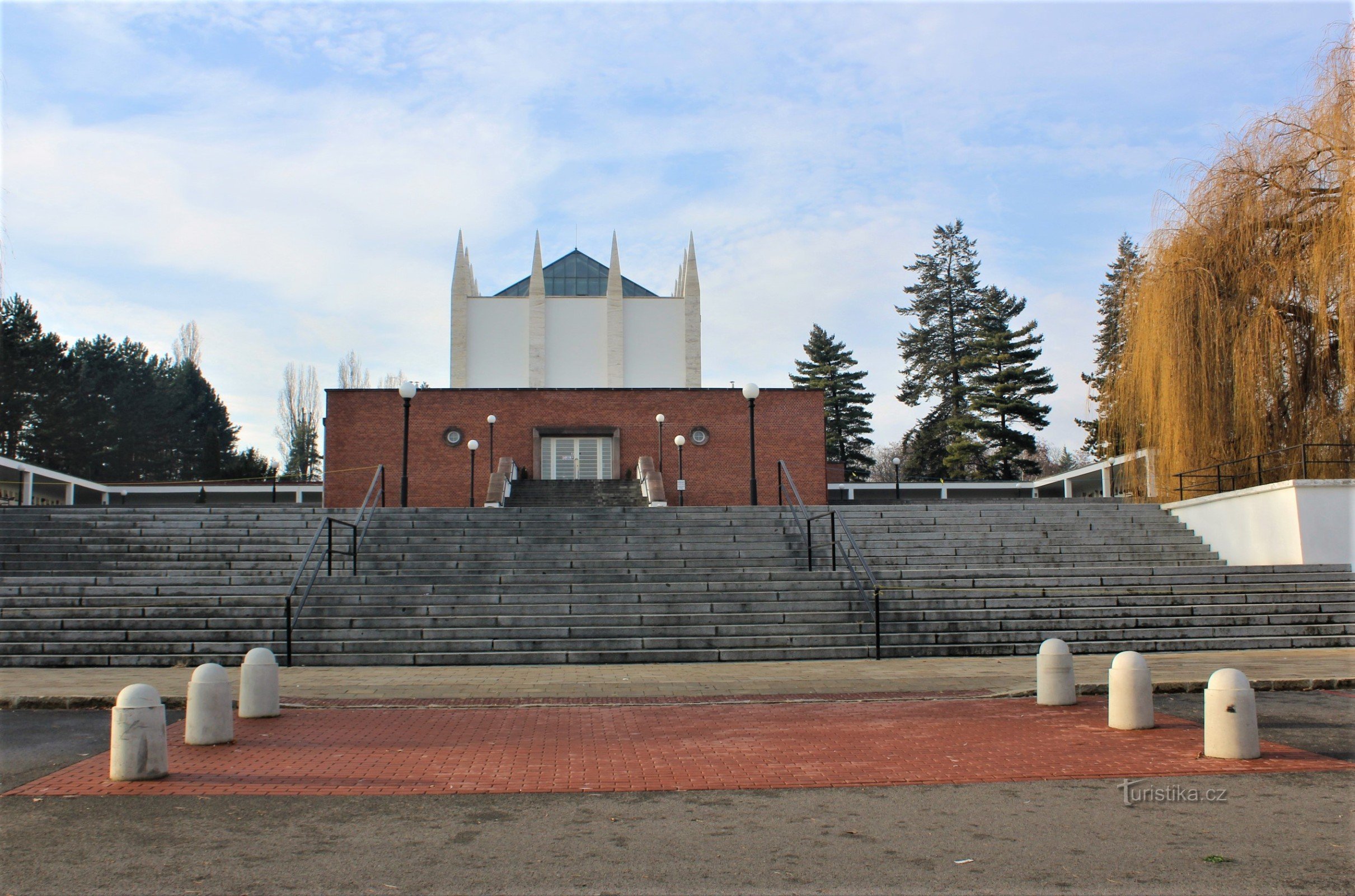 Dominujący obiekt krematorium Ernesta Wiesnera