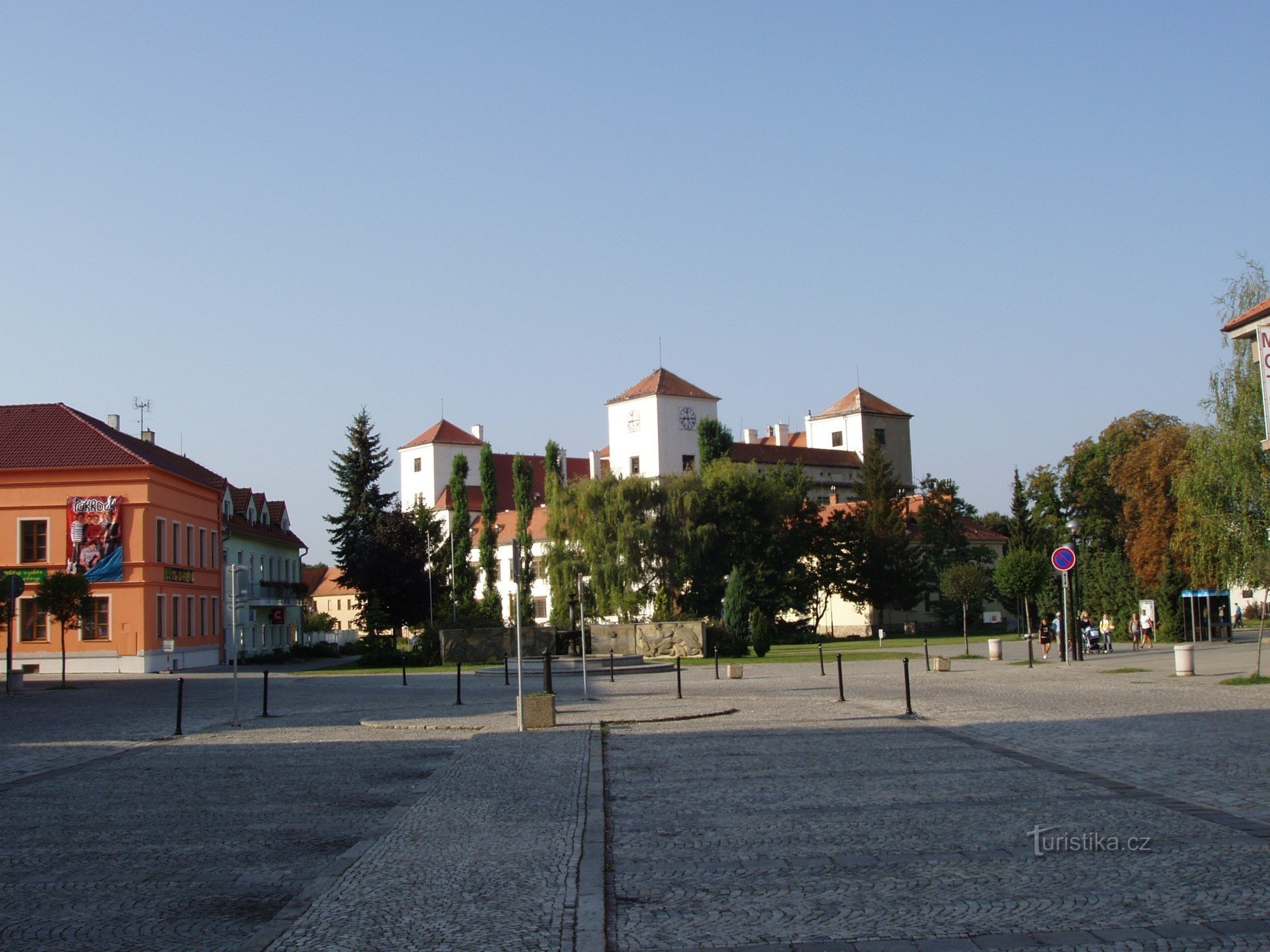 Domintou centra Bučovic je renesanční zámek