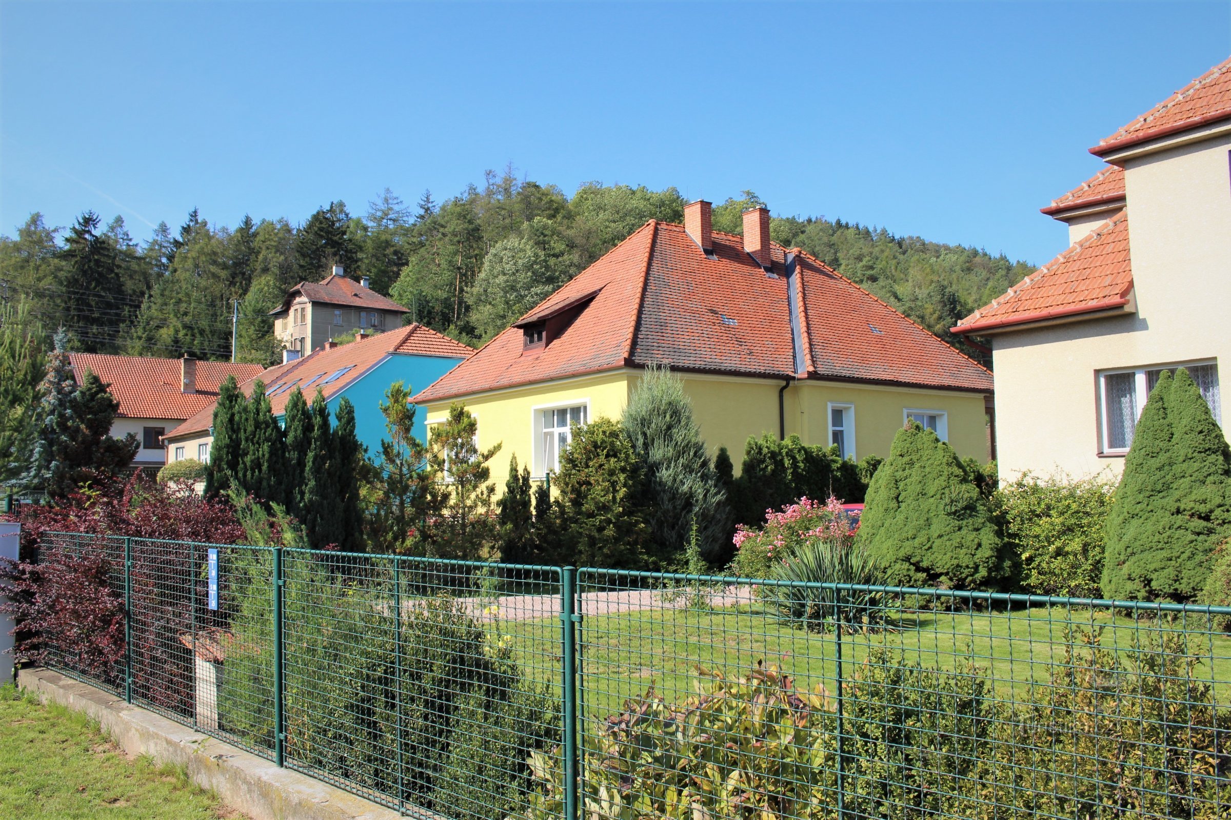 Casas al final de Tišnov bajo Kozí bradu