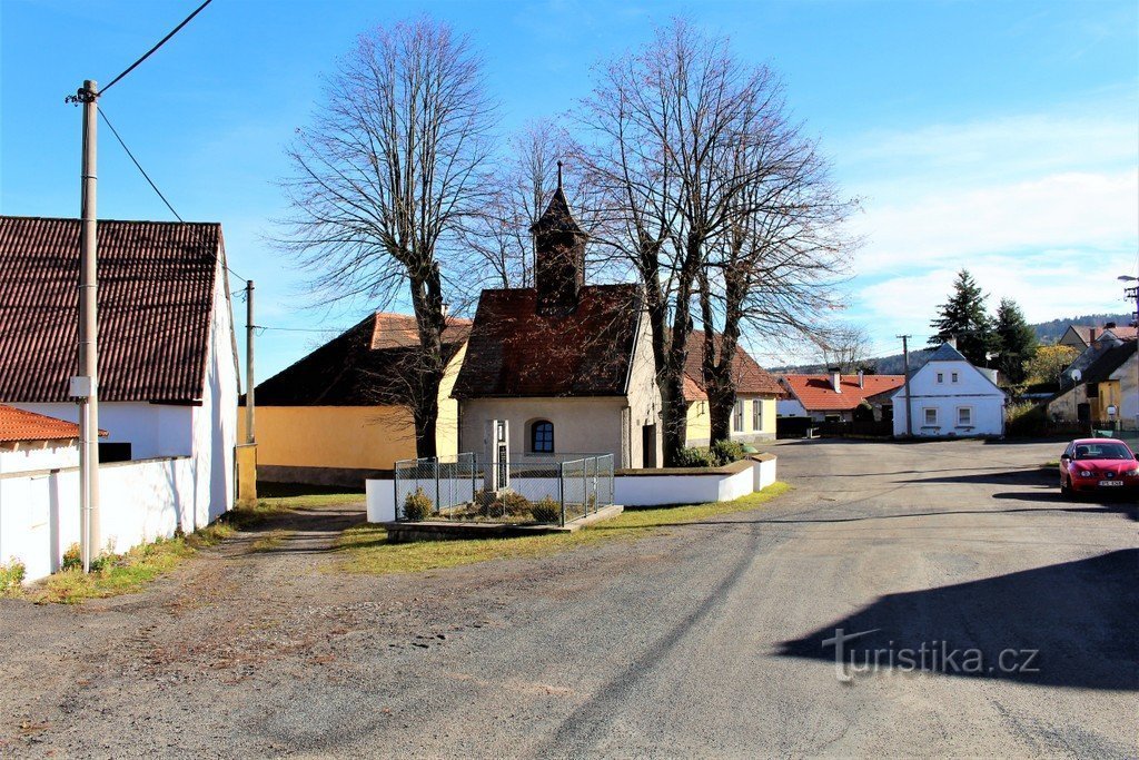 Domoraz, náves východní strana