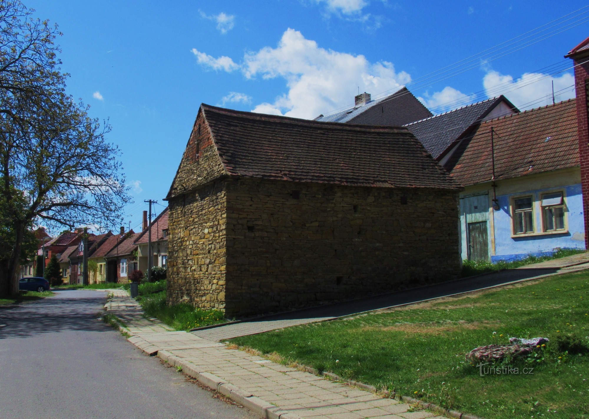 Hus av folklig arkitektur i byn Hrubá Vrbka i Slovácko