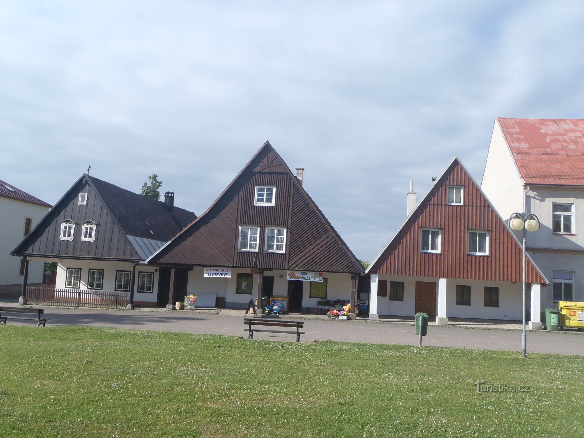 Maisons sur la place 1