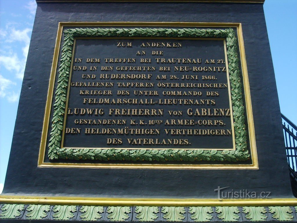 Plaquettes op het monument