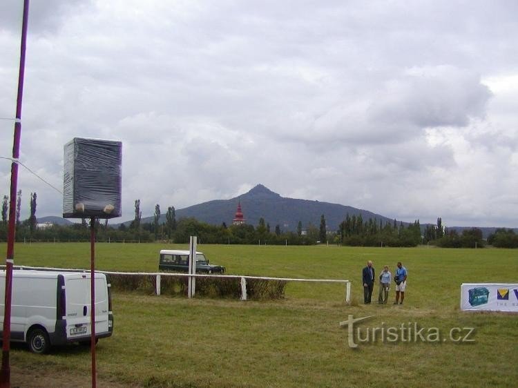 Complejo de carreras de caballos en Mimoni