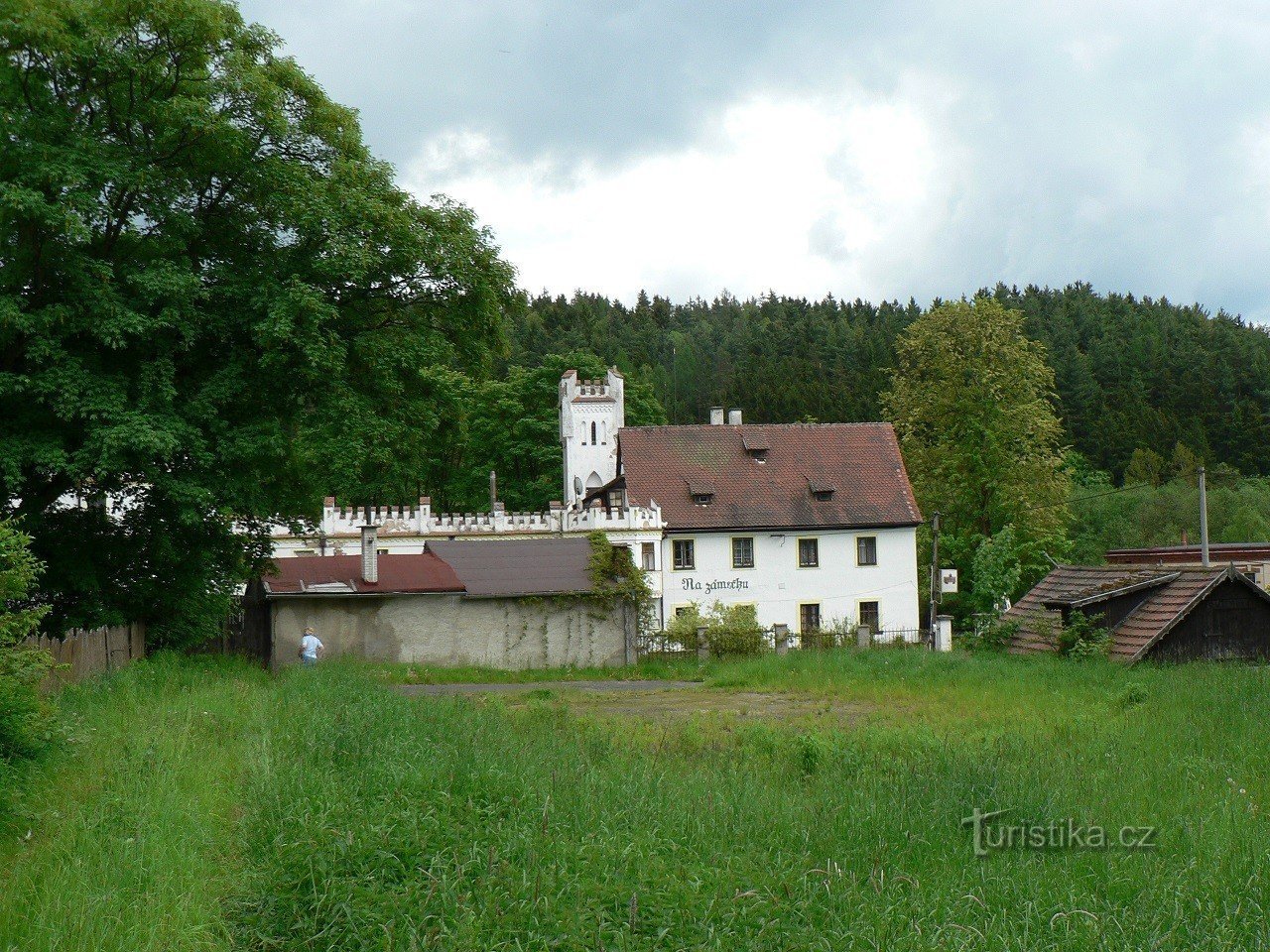 Doubrava, uitzicht op het kasteel vanuit het westen