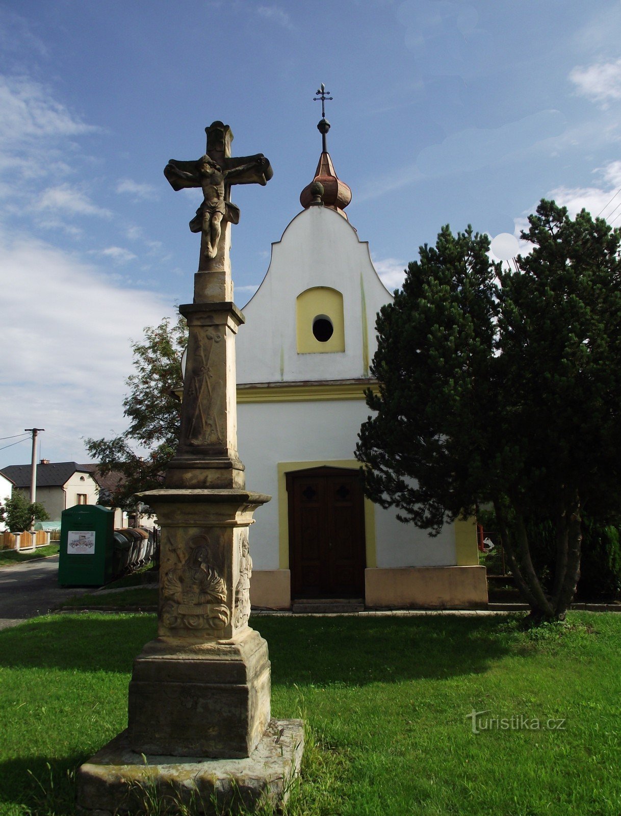 Doubravice - capela e cruz