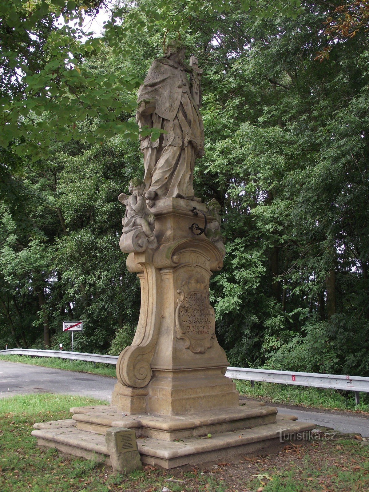 Дубравіце (Моравічани) – статуя св. Ян Непомуцький
