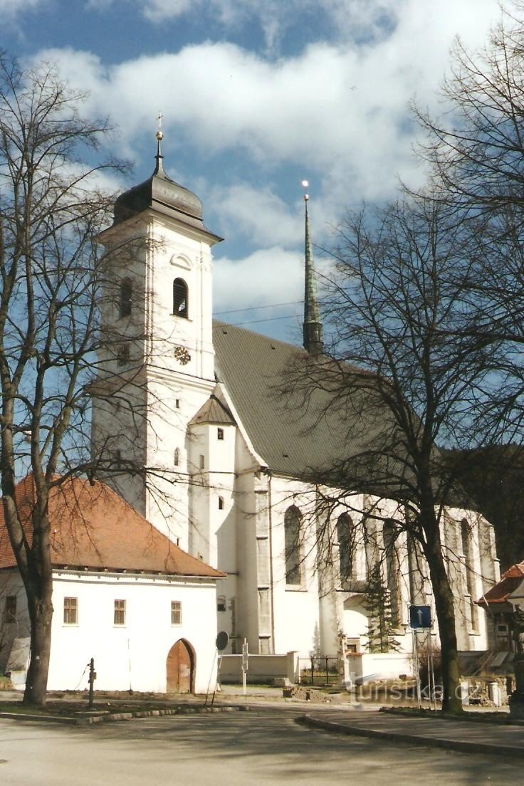 Doubravník - Pyhän taivaaseenastumisen kirkko. Kriisi