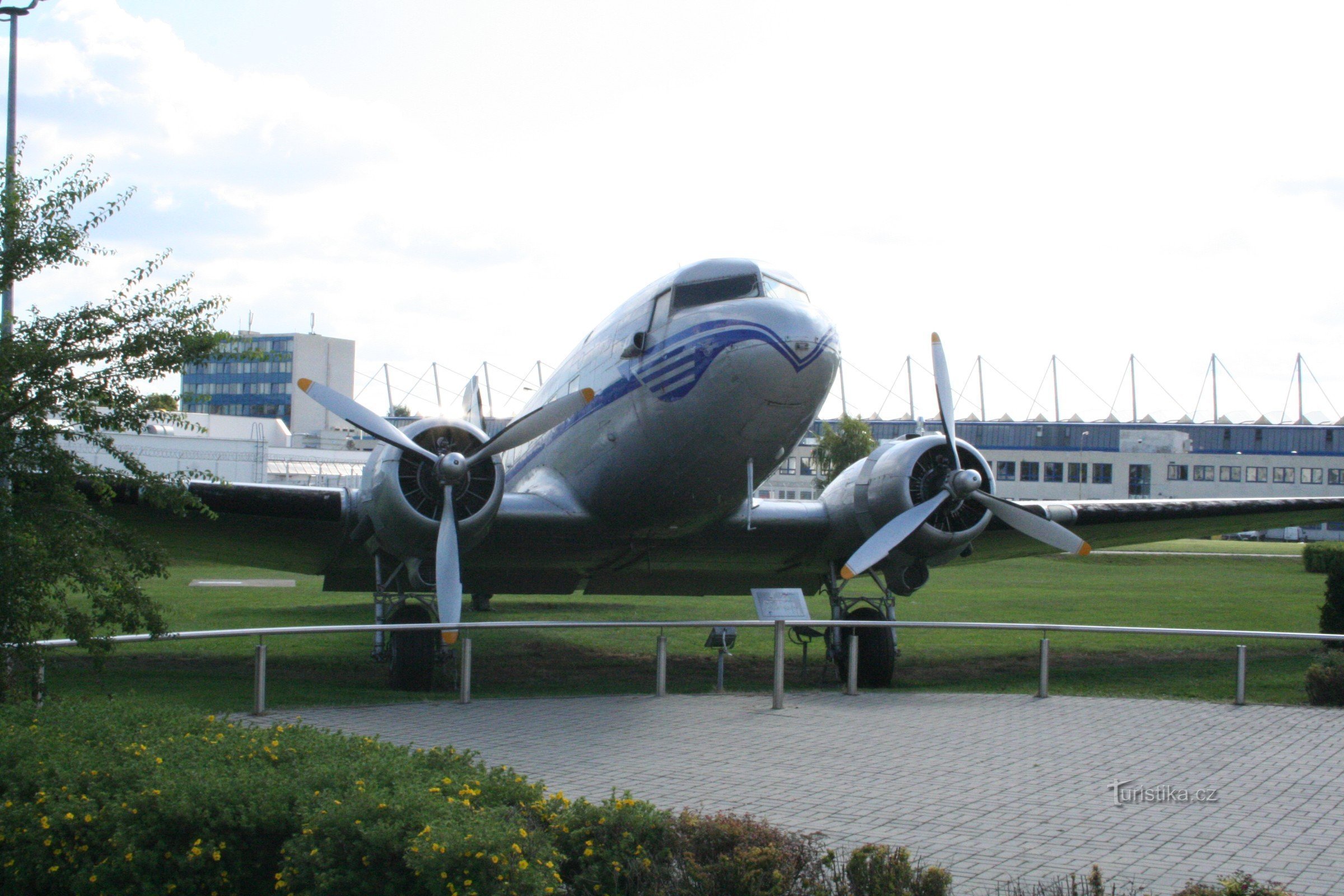 Дуглас DC-3 Дакота